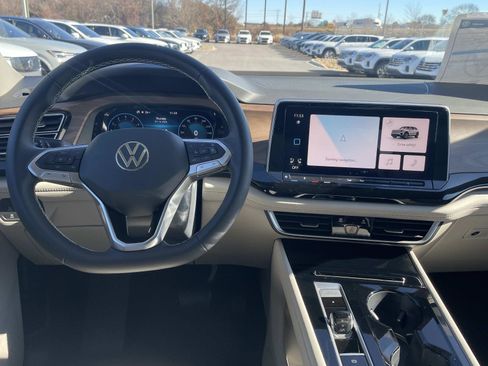 New 2026 Volkswagen Atlas SE FWD image 16
