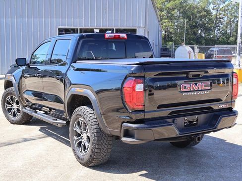 Used 2024 GMC Canyon AT4 image 2