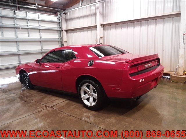 Used 2011 Dodge Challenger RWD image 3