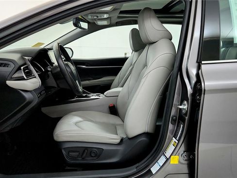 Used 2022 Toyota Camry XLE image 37