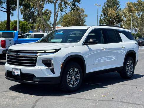 New 2026 Chevrolet Traverse LT FWD image 3