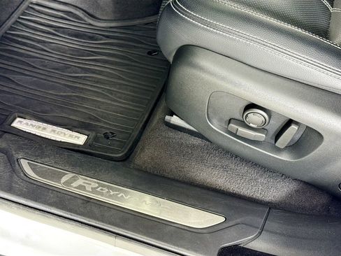 Used 2023 Land Rover Range Rover Velar R-Dynamic S image 18