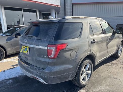 Used 2017 Ford Explorer XLT w/ Equipment Group 202A image 5