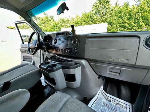 Used 2014 Ford E-250 and Econoline 250 w/ Power Group RWD image 22