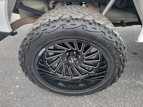 Used 2019 Ford F150 XLT w/ Equipment Group 302A Luxury AWD/4WD image 39
