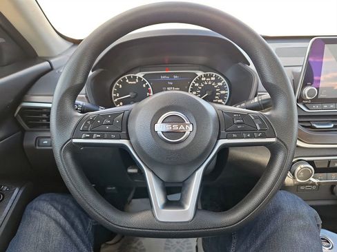 Used 2024 Nissan Altima 2.5 SV image 14