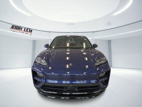 Used 2024 Porsche Macan Turbo Electric AWD/4WD image 8