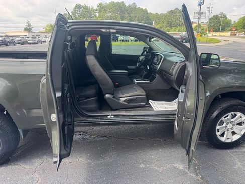 Used 2018 Chevrolet Colorado LT w/ LT Convenience Package RWD image 8