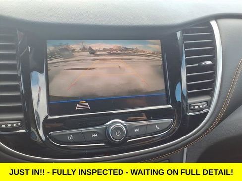 Used 2020 Chevrolet Trax LT w/ LT Convenience Package image 19