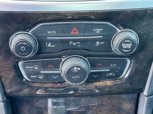 Used 2018 Chrysler 300 Limited w/ Safetytec Plus Group RWD image 16