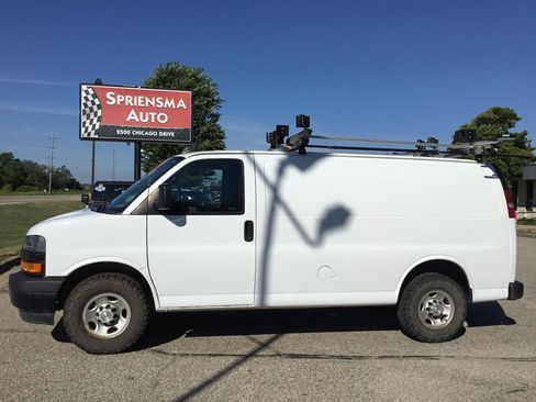 Used 2020 Chevrolet Express 2500 w/ Communications Package RWD image 10