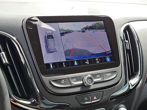 Used 2023 Chevrolet Equinox RS AWD/4WD image 18