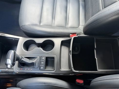 Used 2017 Kia Sorento SX image 39