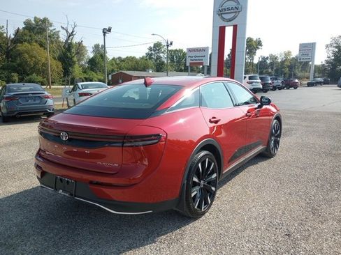 Used 2023 Toyota Crown Platinum image 3