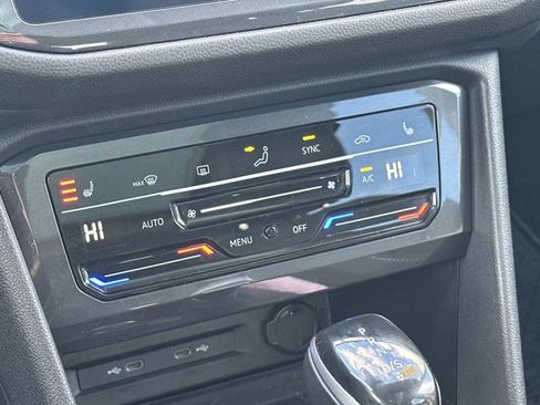 Used 2023 Volkswagen Tiguan SE w/ Panoramic Sunroof Package image 26