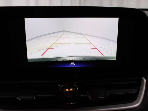 Used 2025 Chevrolet TrailBlazer LT w/ LT Cold Weather Package FWD image 3