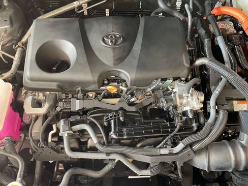 Used 2025 Toyota RAV4 LE image 31