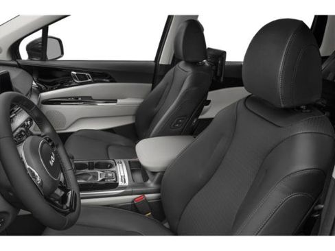 Certified 2024 Kia Carnival SX Prestige image 11