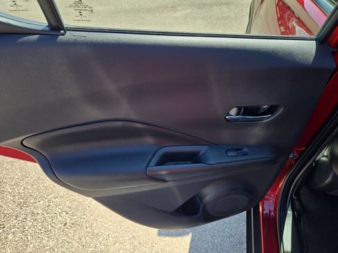 Used 2019 Nissan Kicks SR w/ SR Premium Package FWD image 14