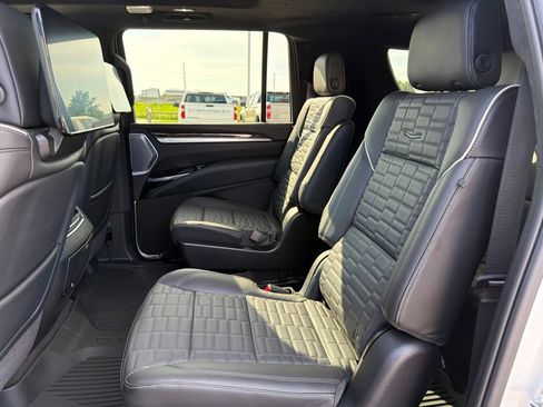 Used 2025 Cadillac Escalade ESV Sport Platinum w/ LPO, ONYX Package AWD/4WD image 16