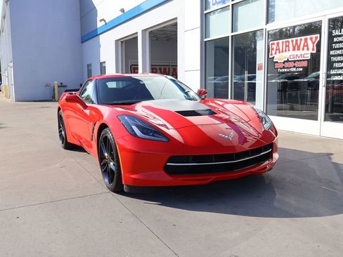 Used 2018 Chevrolet Corvette Stingray Coupe w/ 1LT RWD image 2
