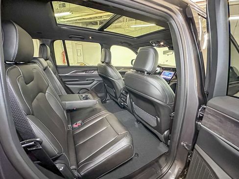 New 2025 Jeep Grand Cherokee Limited image 4