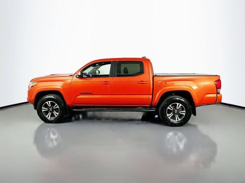Used 2017 Toyota Tacoma TRD Off-Road image 5
