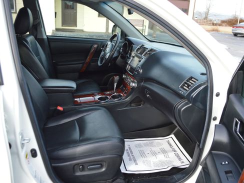 Used 2013 Toyota Highlander Limited image 19