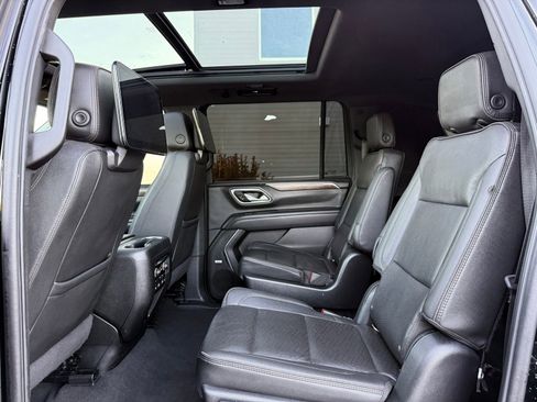 Used 2022 Chevrolet Suburban High Country AWD/4WD image 16