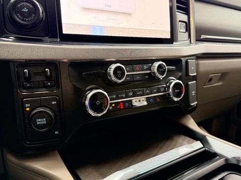 Used 2025 Ford F450 Platinum w/ Platinum Plus Package image 32