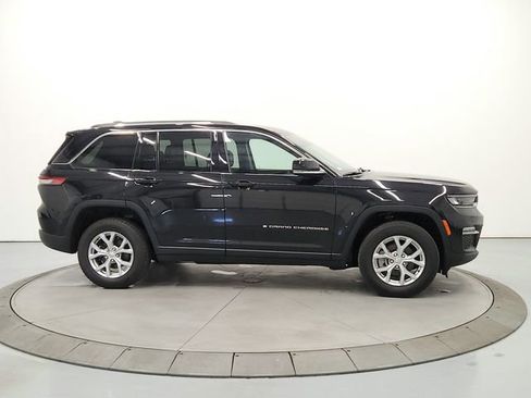 Used 2024 Jeep Grand Cherokee Limited image 8