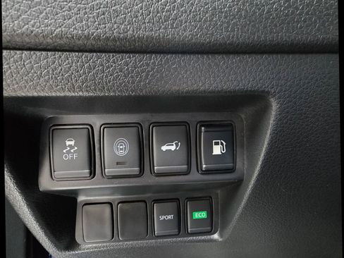 Used 2020 Nissan Rogue SV image 18