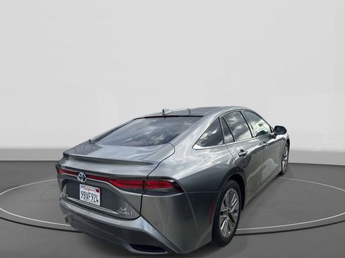 Used 2022 Toyota Mirai w/ Advanced Technology Package RWD image 5