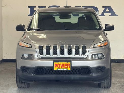 Used 2017 Jeep Cherokee Sport FWD image 8
