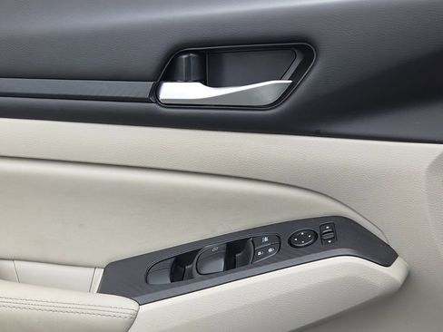 Used 2025 Nissan Altima 2.5 SV image 26