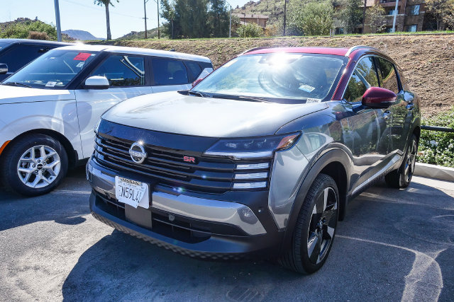 Used 2026 Nissan Kicks SR w/ SR Premium Package FWD image 5