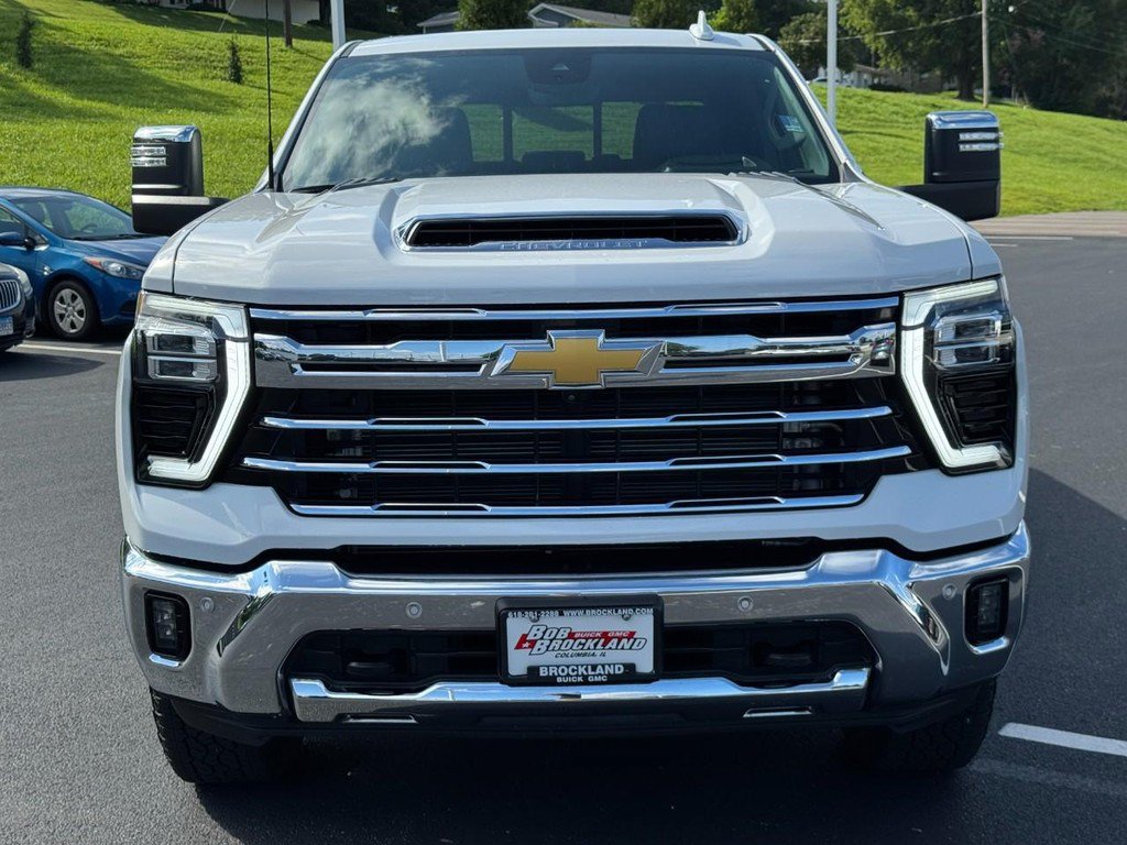 Used 2024 Chevrolet Silverado 2500 LTZ w/ LTZ Premium Package AWD/4WD image 9