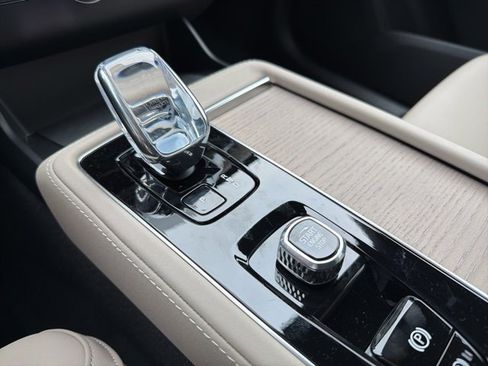 New 2026 Volvo XC90 B6 Plus w/ Protection Package Premier image 19