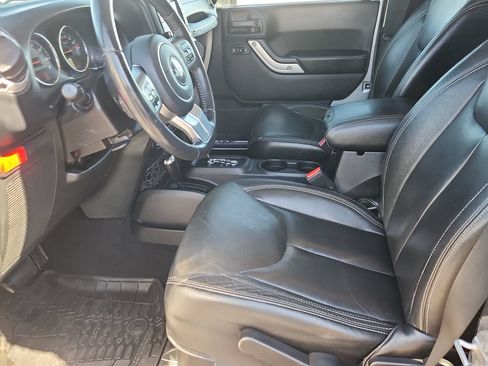 Used 2016 Jeep Wrangler Rubicon AWD/4WD image 7