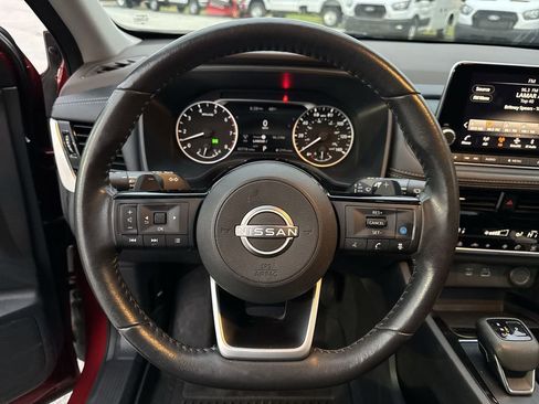 Used 2022 Nissan Rogue SV w/ SV Premium Package image 11