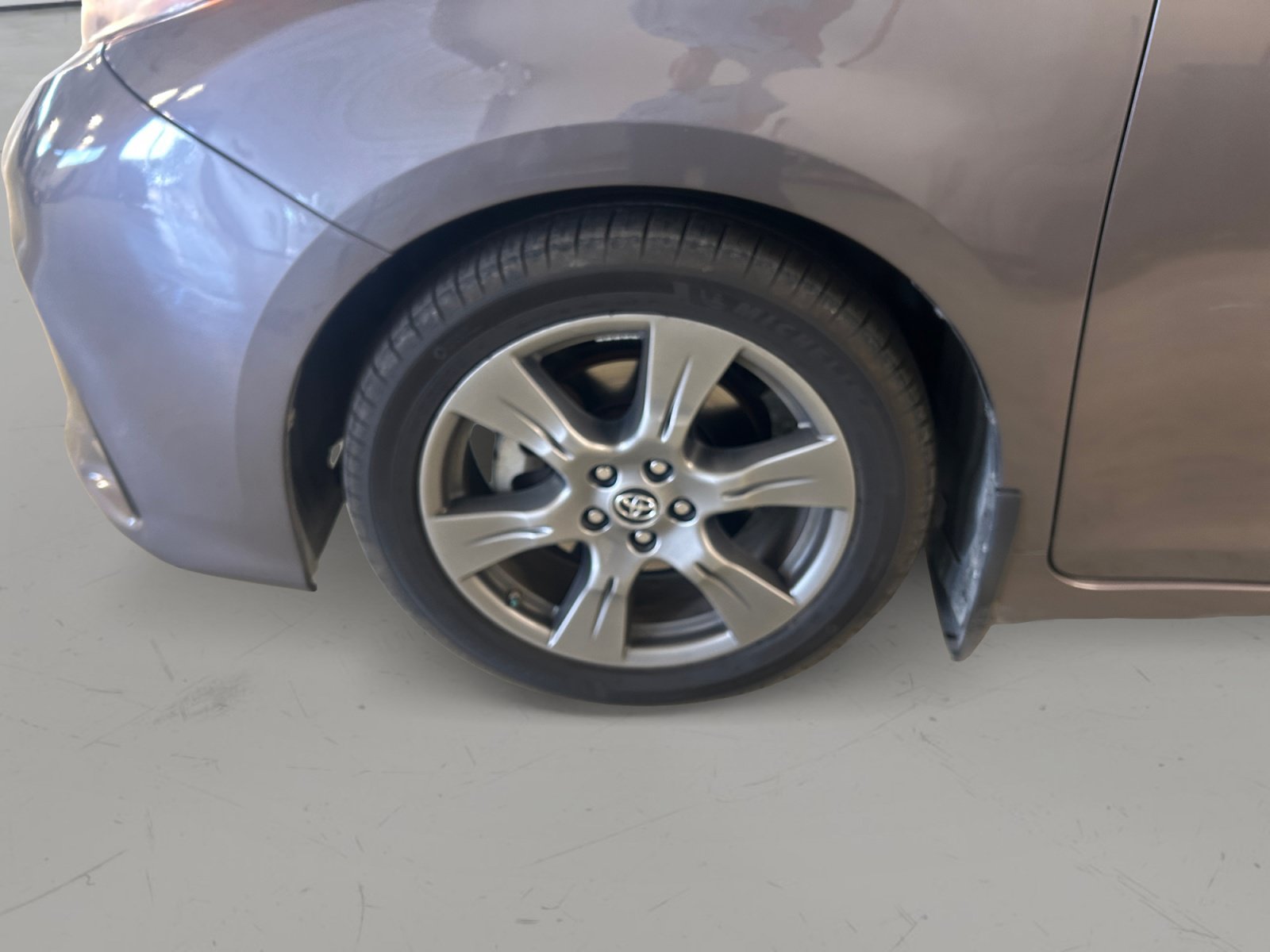 Used 2019 Toyota Sienna SE FWD image 6