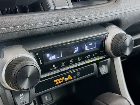 Used 2021 Toyota RAV4 LE image 23