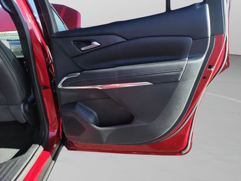 Used 2024 Chevrolet Traverse LT w/ Trailering Package image 34