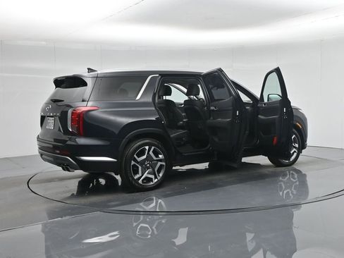 Used 2023 Hyundai Palisade Limited w/ Cargo Package image 6