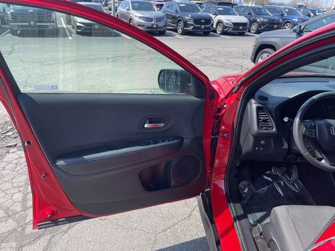 Used 2019 Honda HR-V Sport image 9