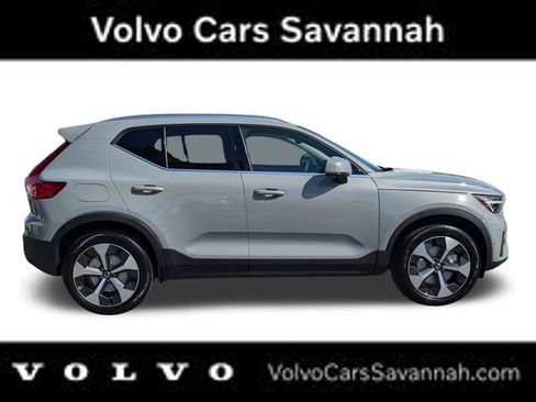 Certified 2025 Volvo XC40 B5 Plus w/ Protection Package Premier image 3