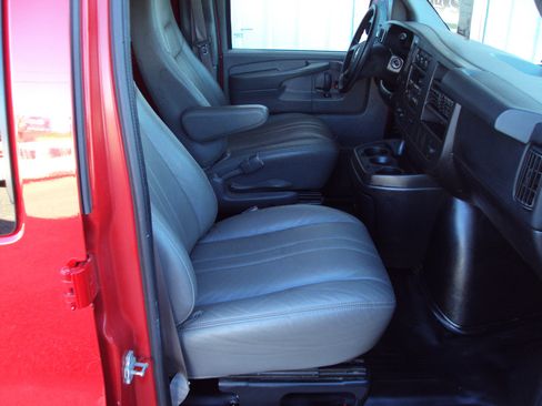 Used 2013 Chevrolet Express 1500 AWD image 14