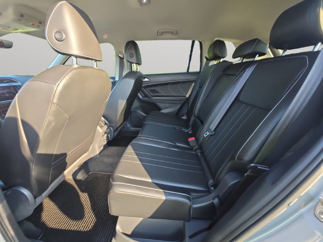 Used 2022 Volkswagen Tiguan SE AWD/4WD image 12