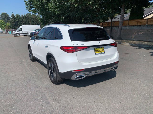 Used 2023 Mercedes-Benz GLC 300 4MATIC image 3