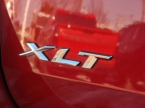 Used 2023 Ford Explorer XLT image 32